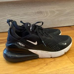 Nike Women’s Air Max 270 sneaker/ size 9/ black